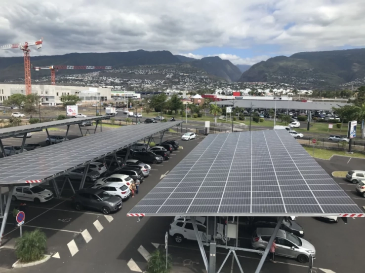 © Corsica Sole, Toiture Intersport à le Port à la Réunion
